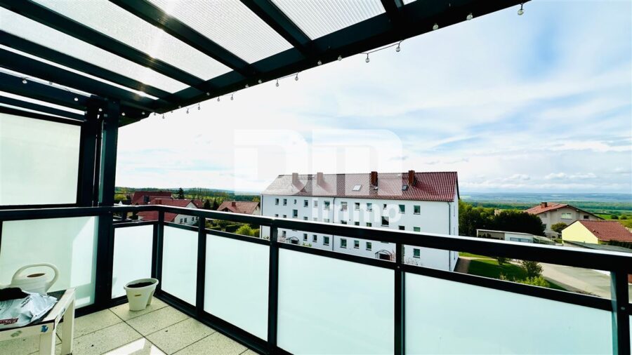 Schöne modernisierte 4 Zimmer Wohnung mit Balkon und Garage - Balkon mit Panoramablick